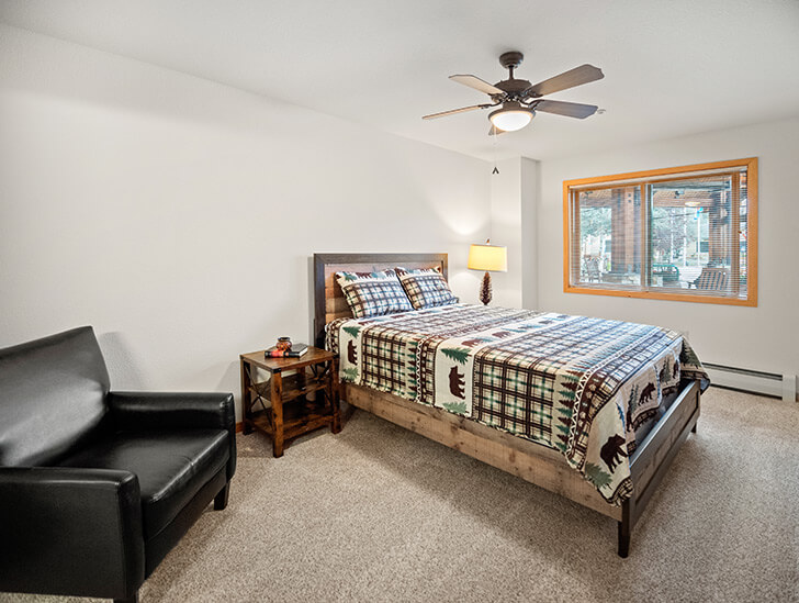 Good Samaritan Society - Estes Park Independent Living Bedroom