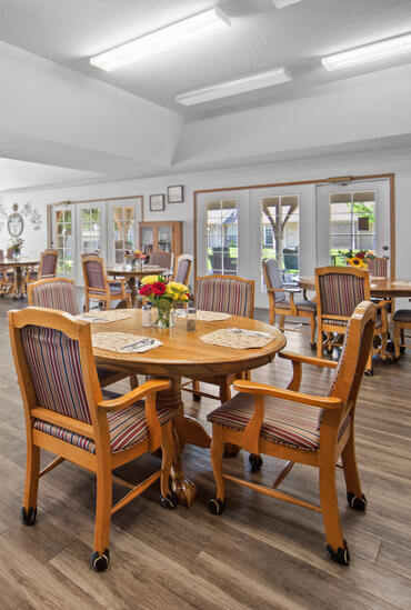Dining room.