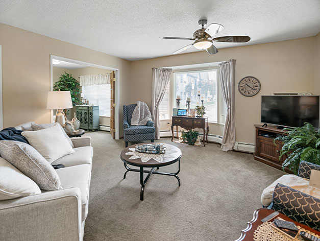 Luverne - The Oaks Living Room
