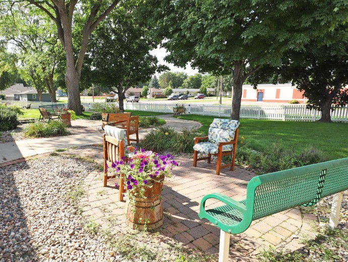 Calming outdoor space to sit and enjoy nature at Good Samaritan Society - Luther Manor in Sioux Falls, South Dakota.