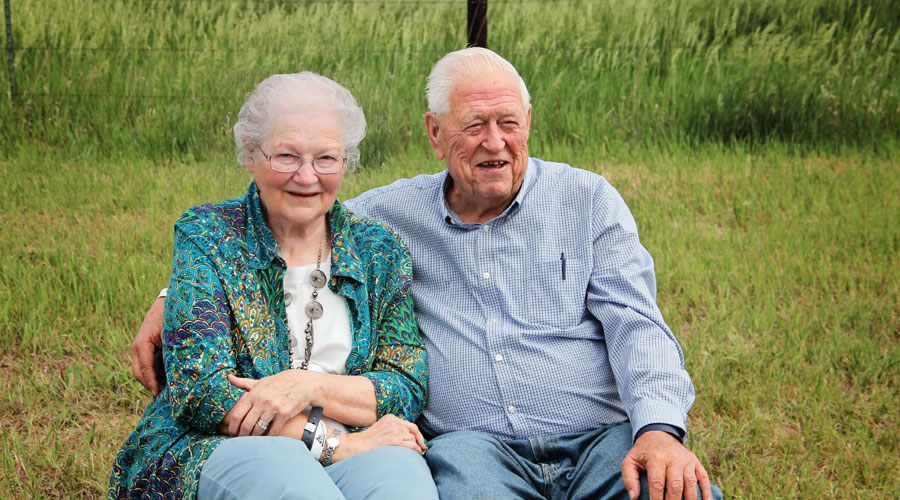 Delbert and Marilee Niewohner smiling.